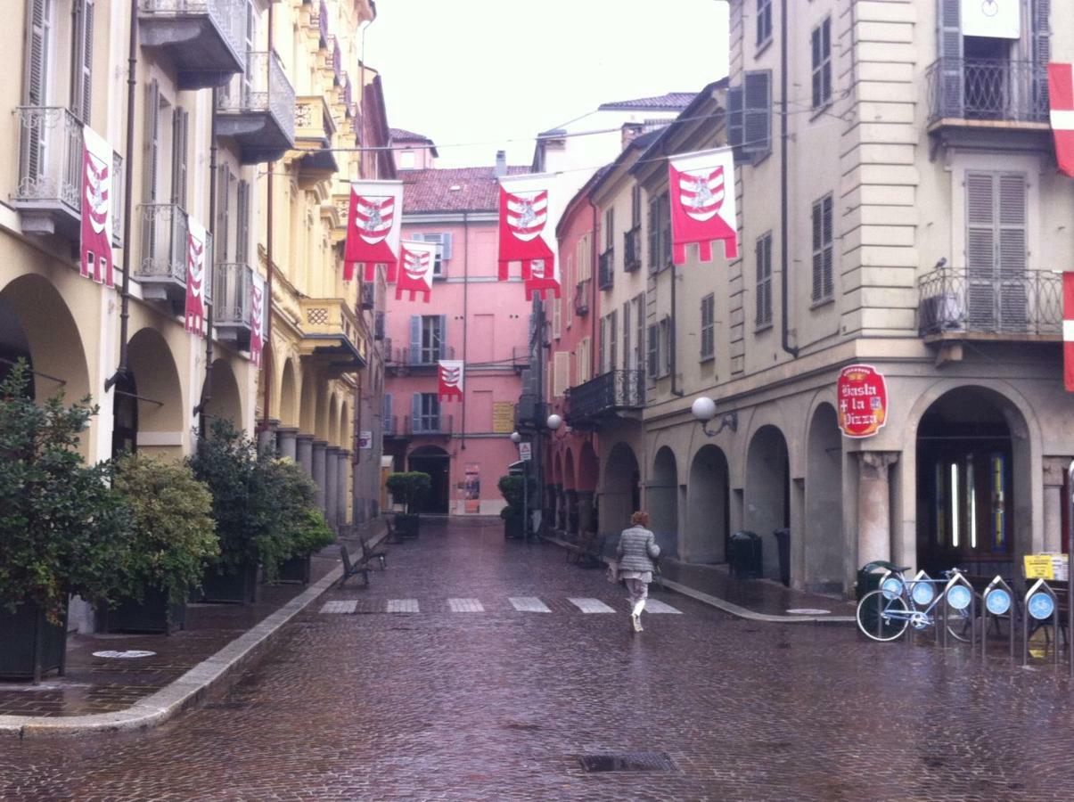 Appartamento In Centro Storico アスティ エクステリア 写真
