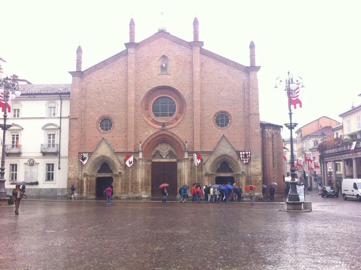 Appartamento In Centro Storico アスティ エクステリア 写真